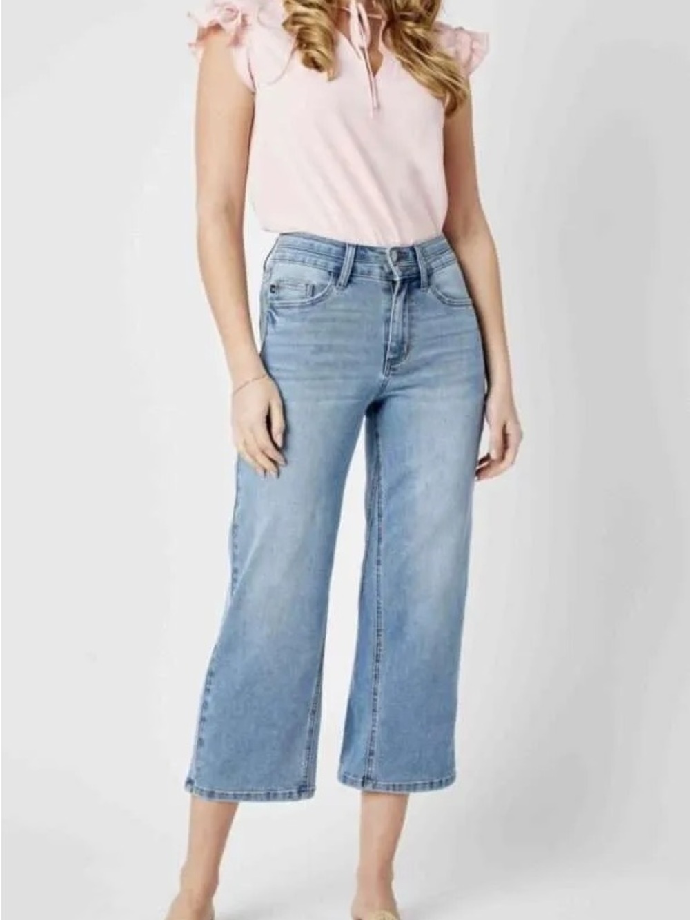 Judy Blue Wide Crop Double Button Light Wash Jeans Size 9/29